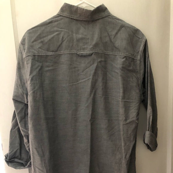 3 Casual Button Down Shirts - Picture 4 of 8